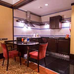 One-Bedroom King Suite Sea View Lounge Access